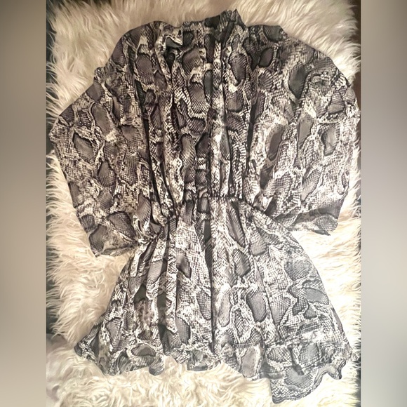 She + Sky Rattlesnake Print Blouson Mini Dress! Sz S! Stylish and Sweet! - Picture 2 of 4